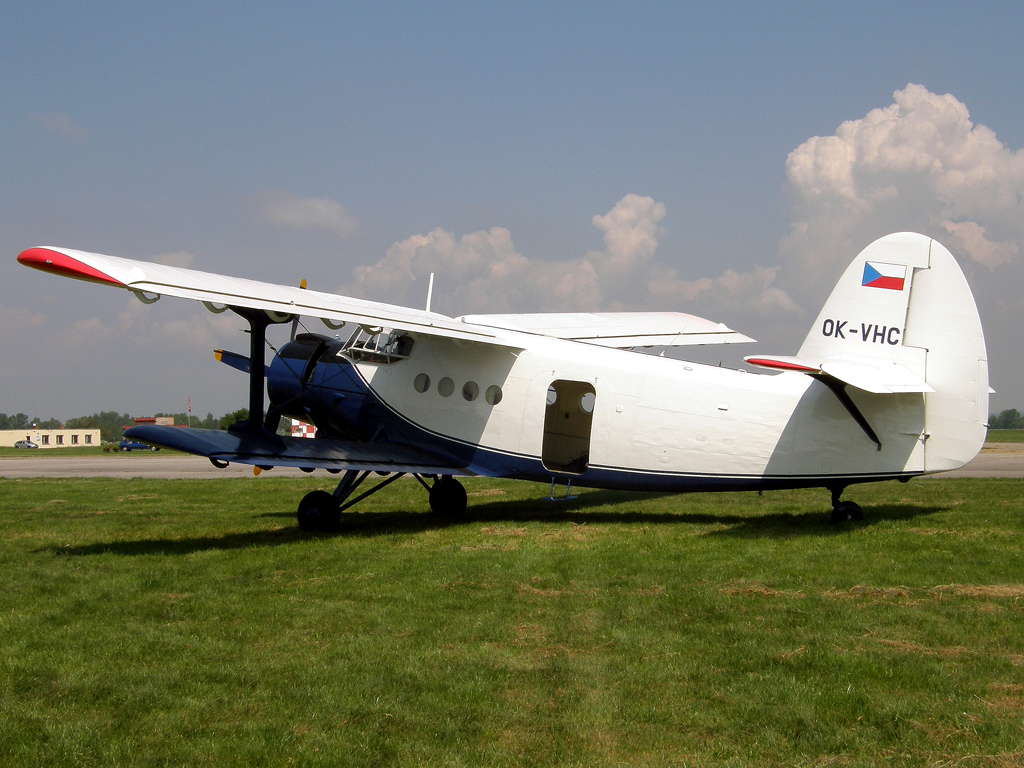 Antonov An-2P Heritage of Flying Legends OK-VHC Hradec_Kralove (LKHK) May_21_2011
