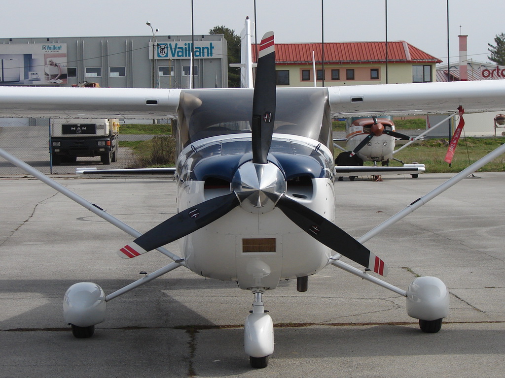 Cessna 182 9A-DBJ, Private, Osijek-Čepin (OSI/LDOC) 2009.