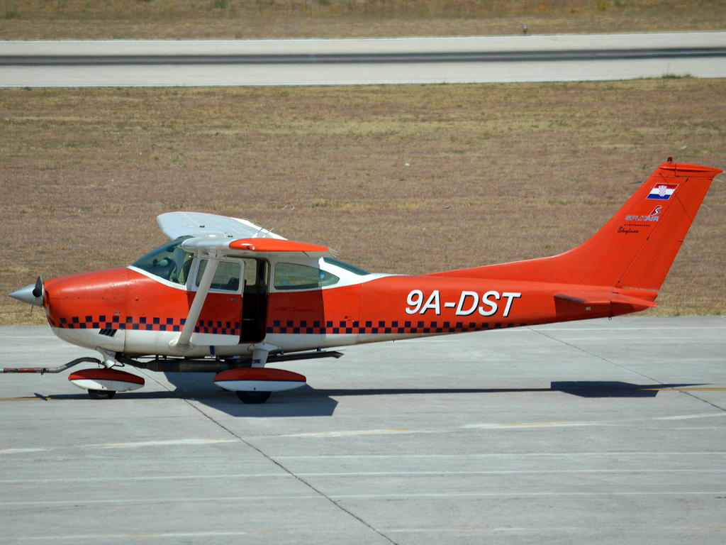 Cessna 182P Skylane Split Air 9A-DST Split_Resnik (SPU/LDSP) August_15_2012
