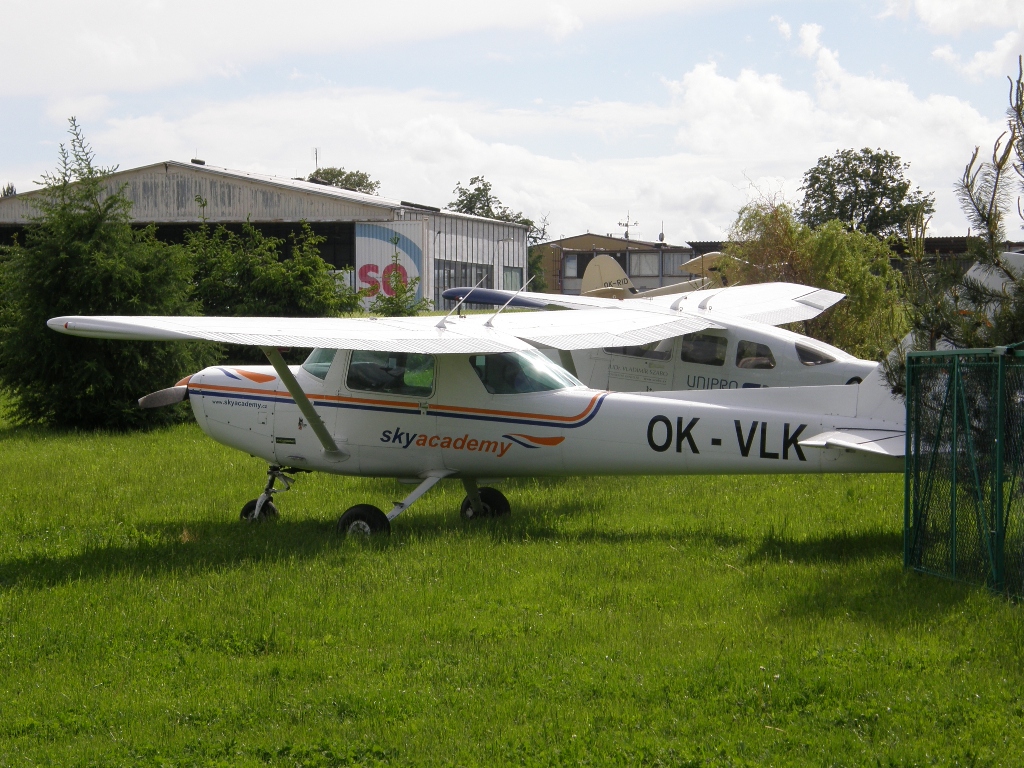 Cessna 152 II Sky Academy OK-VLK Pribram_Dlouha_Lhota May_30_2010
