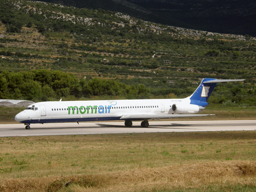MD-82 (DC-9-82) Dubrovnik Airline (Mont Air) 9A-CDD Split_Resnik August_7_2010