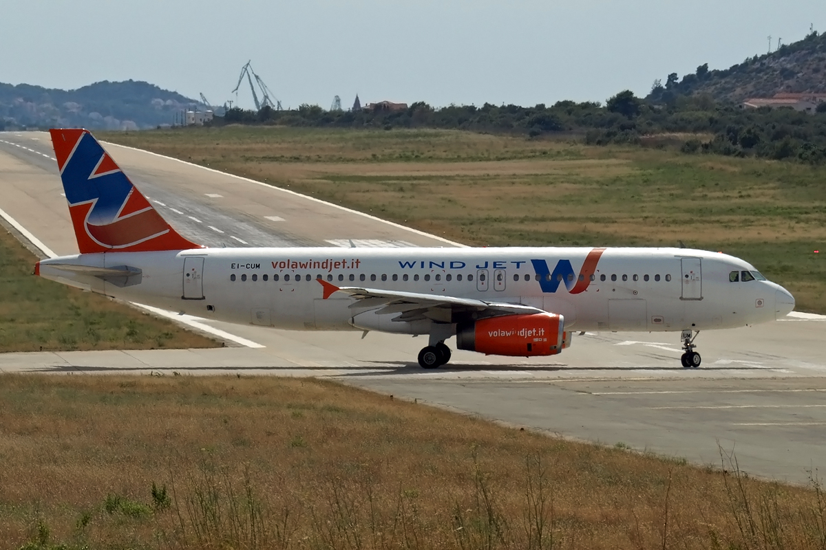 A320-232 Windjet EI-CUM Split_Resnik (SPU/LDSP) August_9_2008 B