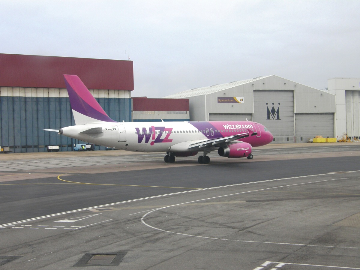 A320-232 Wizz Air HA-LPM London_Luton February_27_2009
