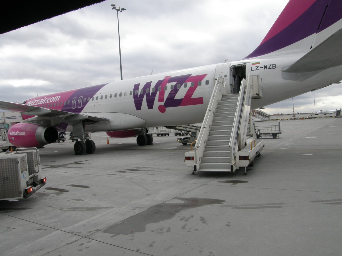 A320-232 Wizz Air LZ-WZB Prague_Ruzyne February_27_2009
