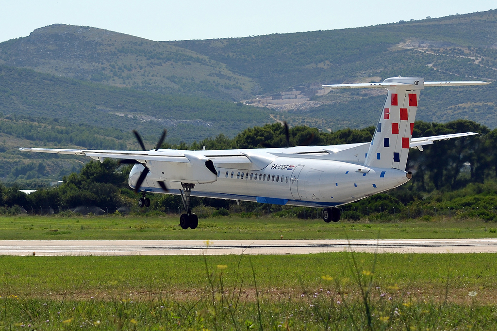 DHC-8-402Q Dash 8 Croatia Airlines 9A-CQF Split_Resnik (SPU/LDSP) August_6_2011