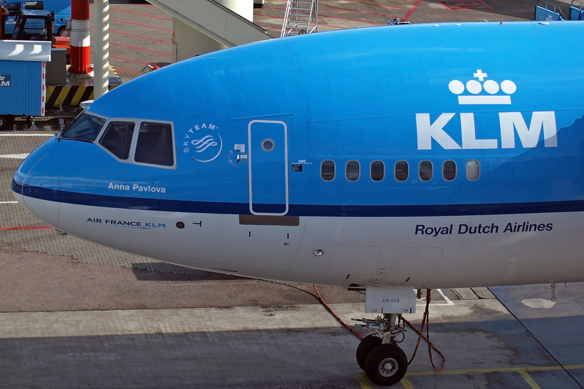 MD-11 KLM - Royal Dutch Airlines PH-KCH Amsterdam_Schiphol March_29_2008 A