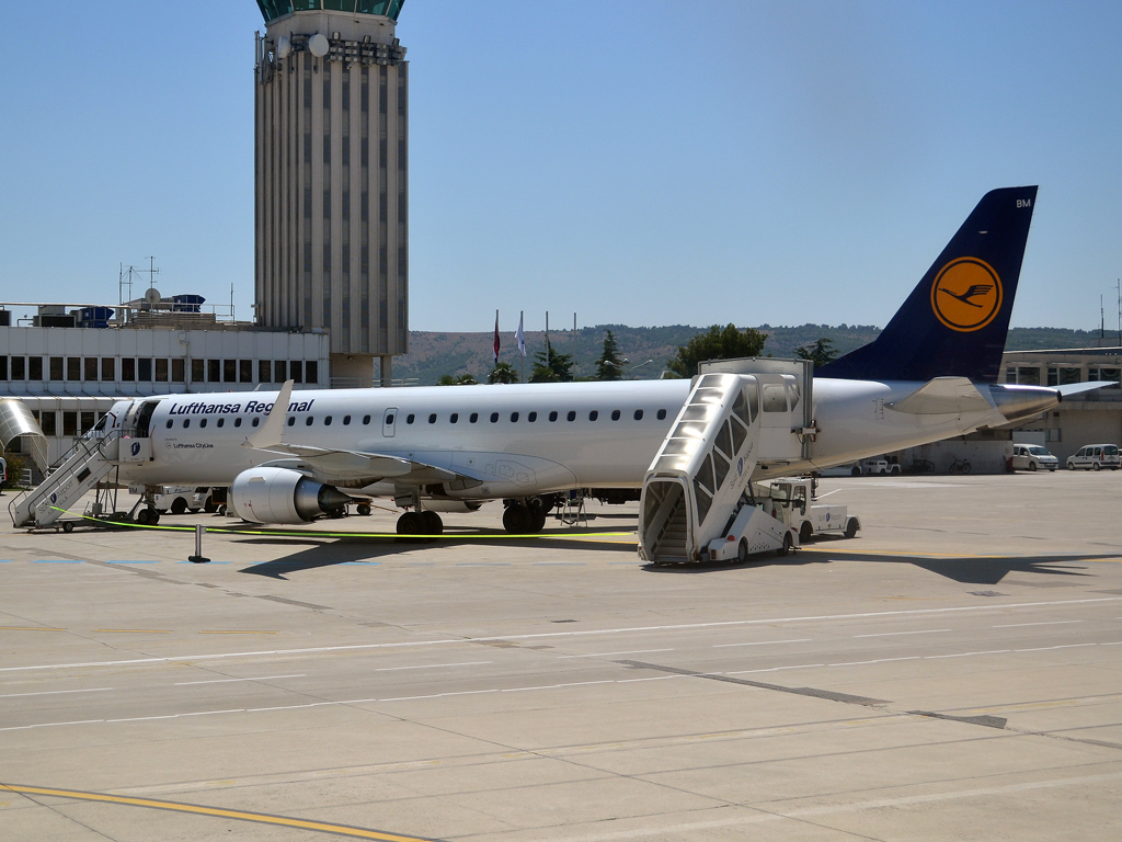 ERJ-195-200LR Lufthansa Regional (CityLine) D-AEBM Split_Resnik (SPU/LDSP) August_01_2012