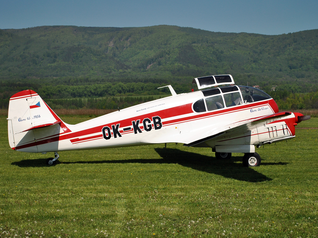 Let / Aero Ae-45S Super Aero Cerny OK-KGB Usti_nad_Labem (LKUL) May_07_2011