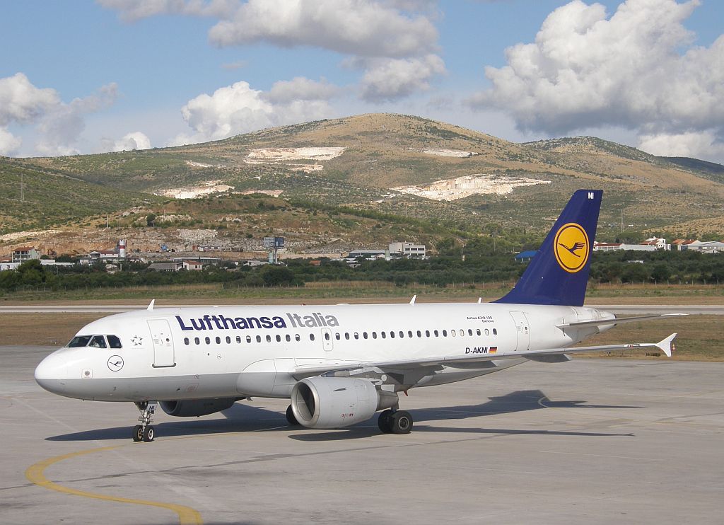 A319-112 Lufthansa Italia D-AKNI Split_Resnik (SPU/LDSP) August_7_2010