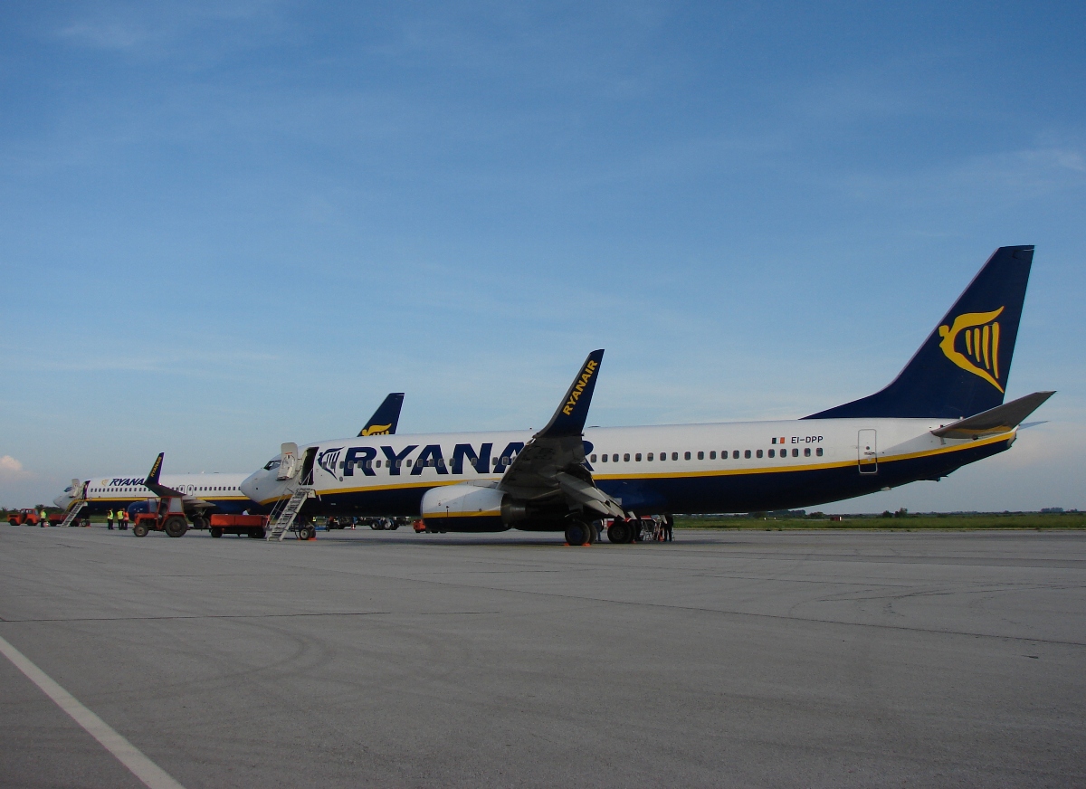 B737-8AS Ryanair EI-DPP Osijek-Klisa (OSI/LDOS) May_10_2009