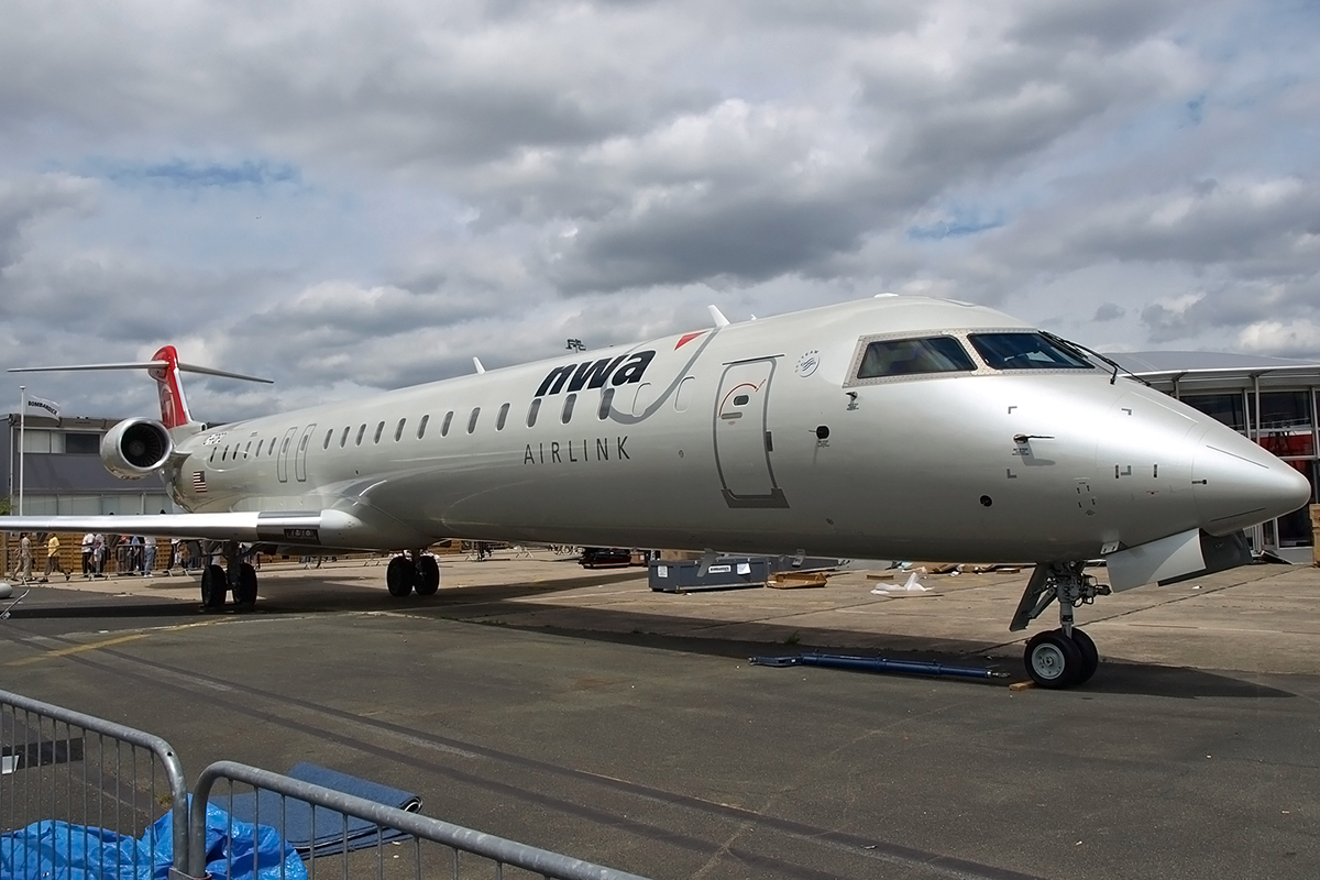 CRJ-900LR NWA Airlink (Mesaba Airlines) C-FOFO Paris_Le_Bourget (LBG/LFPB) June_24_2007