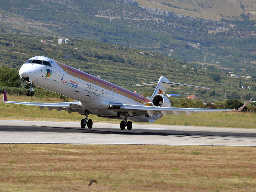 CRJ-1000NG Iberia Regional (Air Nostrum) EC-LPG Split_Resnik (SPU/LDSP) August_04_2012