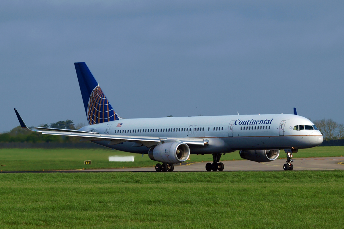 B757-224 Continental Airlines N12125 Dublin_Collinstown April_18_2009
