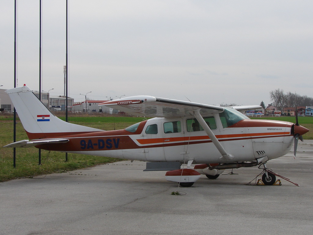 Cessna 206, 9A-DSV Osijek-Cepin (OSI/LDOC) 2009.