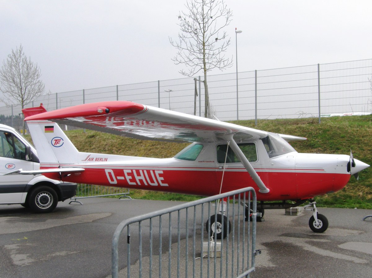 Cessna 152 Air Berlin (TFC Training) D-EHUE Friedrichshafen_Airport April_04_2009