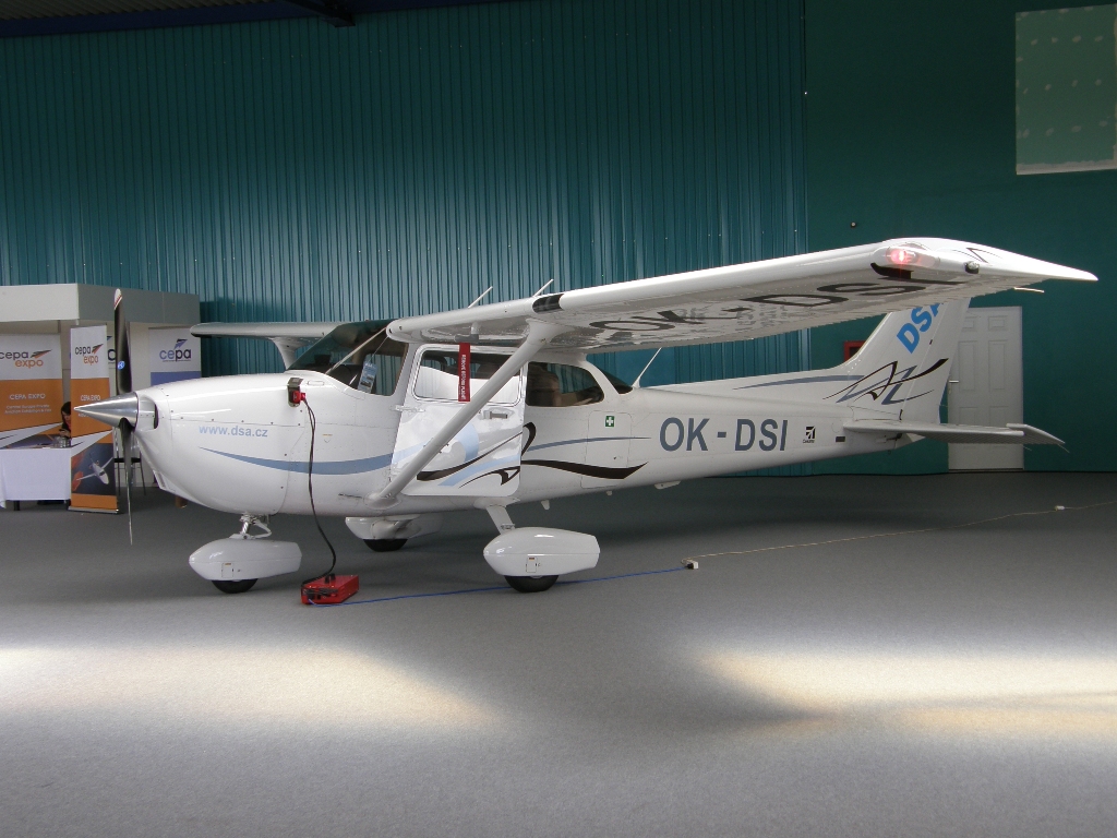 Cessna 172SP Skyhawk DSA - Delta System Air OK-DSI Pribram_Dlouha_Lhota May_30_2010