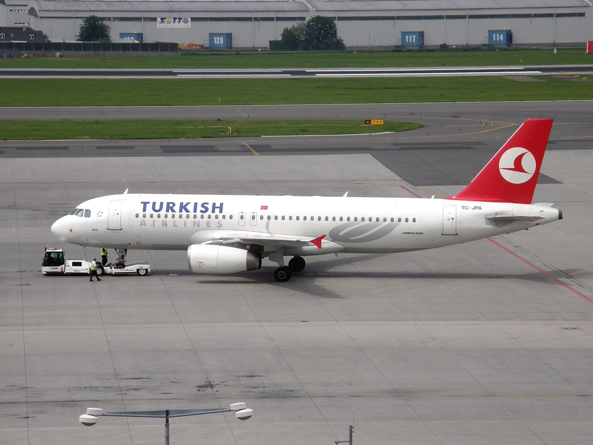 A320-232 Turkish Airlines TC-JPA Prague_Ruzyne July_02_2009
