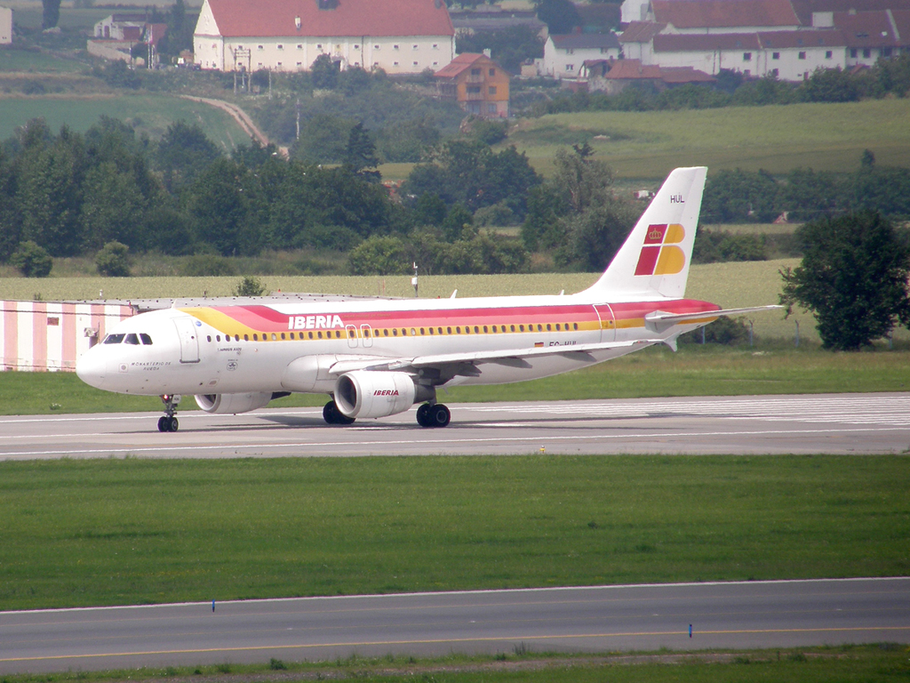 A320-214 Iberia EC-HUL Prague_Ruzyne July_02_2009