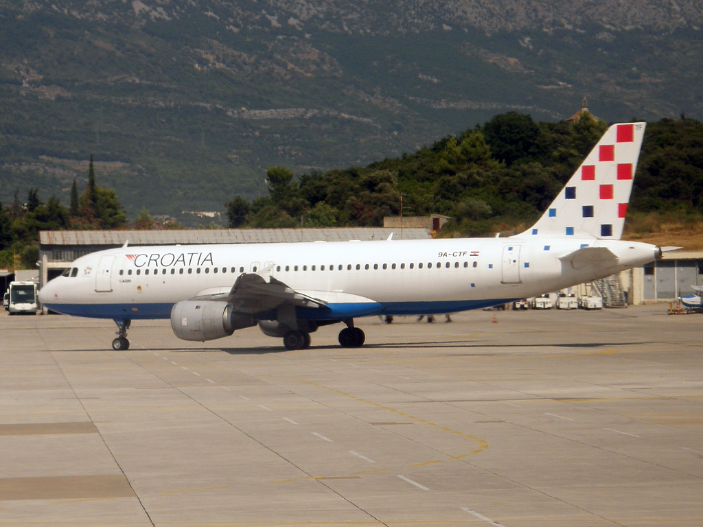 A320-212 Croatia Airlines 9A-CTF Split_Resnik (SPU/LDSP) August_11_2010