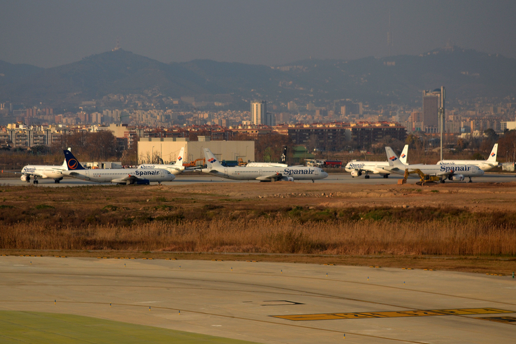 A321 / A320 Spanair Barcelona (BCN/LEBL) February_03_2012