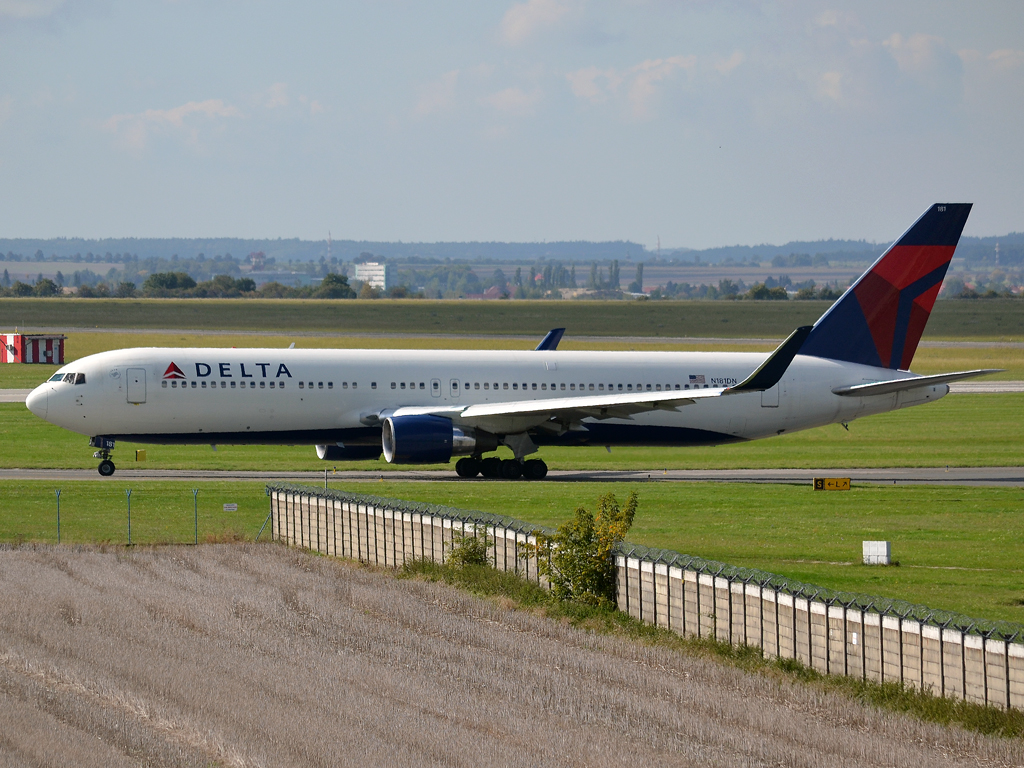 B767-332/ER Delta Air Lines N181DN Prague_Ruzyne (PRG/LKPR) September_30_2012