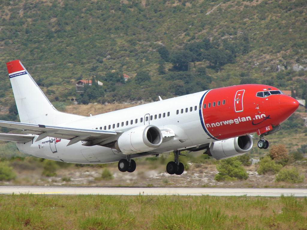 B737-3Y5 Norwegian Air Shuttle LN-KKC Dubrovnik_Cilipi September_7_2008