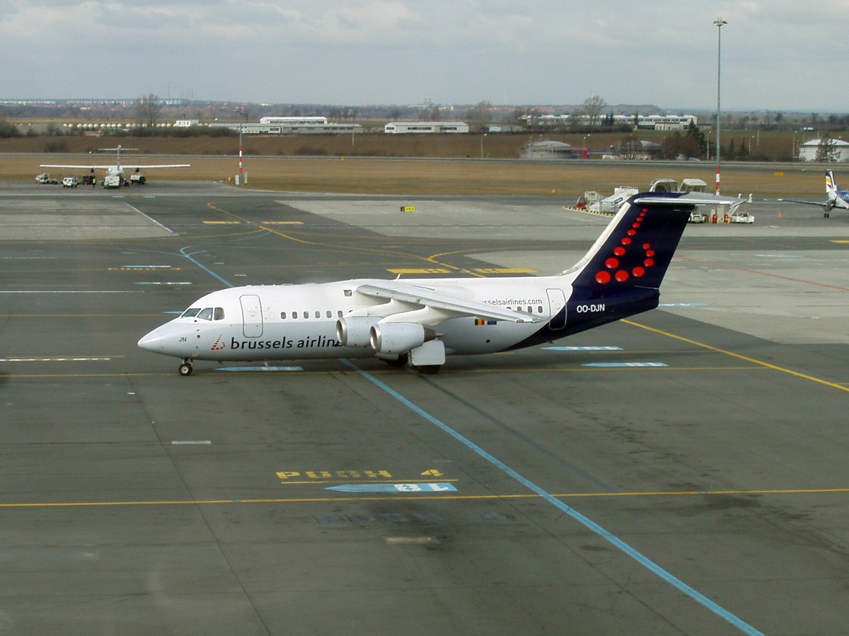 Avro 146-RJ85 Brussels Airlines OO-DJN Prague_Ruzyne February_14_2008
