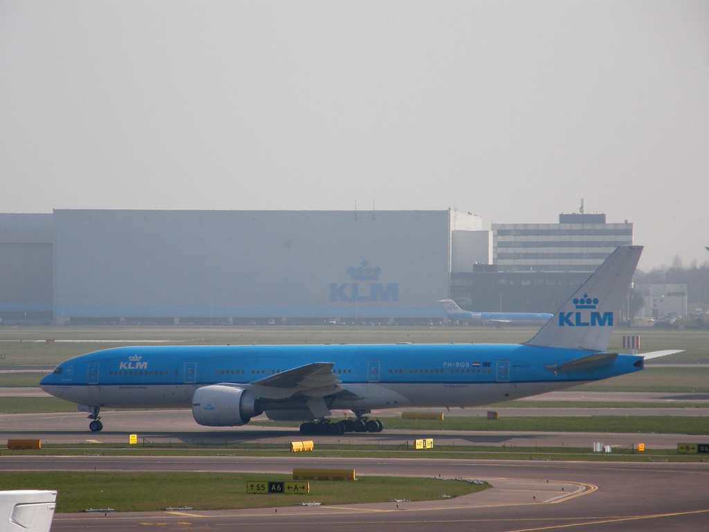 B777-206/ER KLM - Royal Dutch Airlines PH-BQB Amsterdam_Schiphol March_16_2011