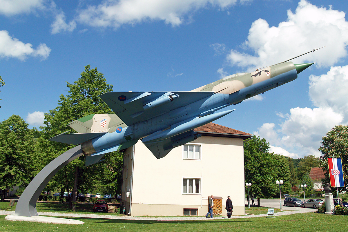 Mikoyan-Gurevich MiG-21bis HRZ 125 Gornja_Stubica May_6_2007