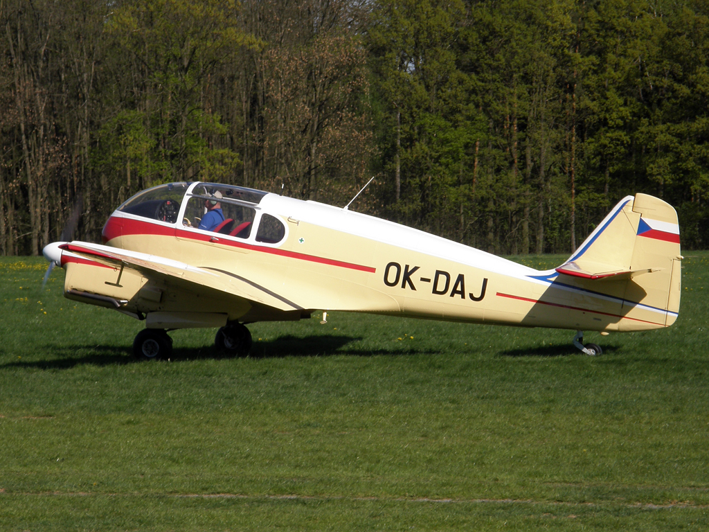 Let / Aero Ae-145 Super Aeroklub Zbraslavice OK-DAJ Plzen_Plasy (LKPS) May_01_2011