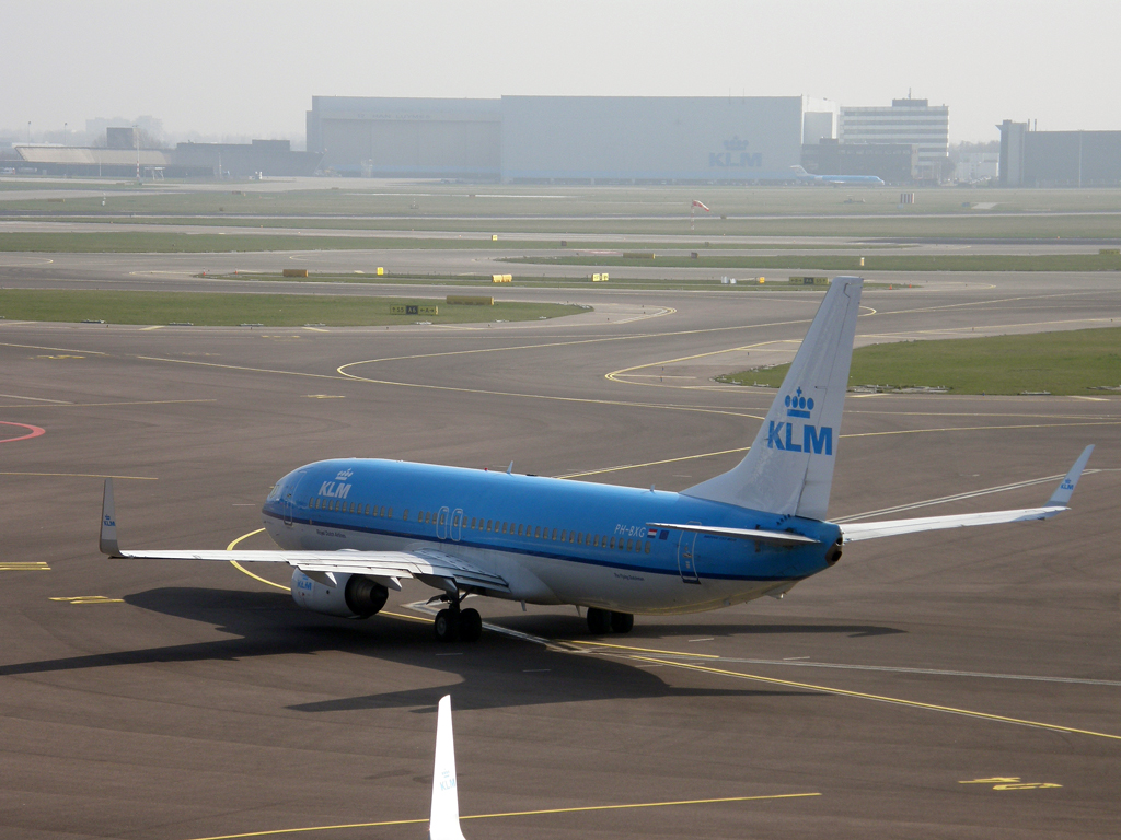 B737-8K2 KLM - Royal Dutch Airlines PH-BXG Amsterdam_Schiphol March_16_2011